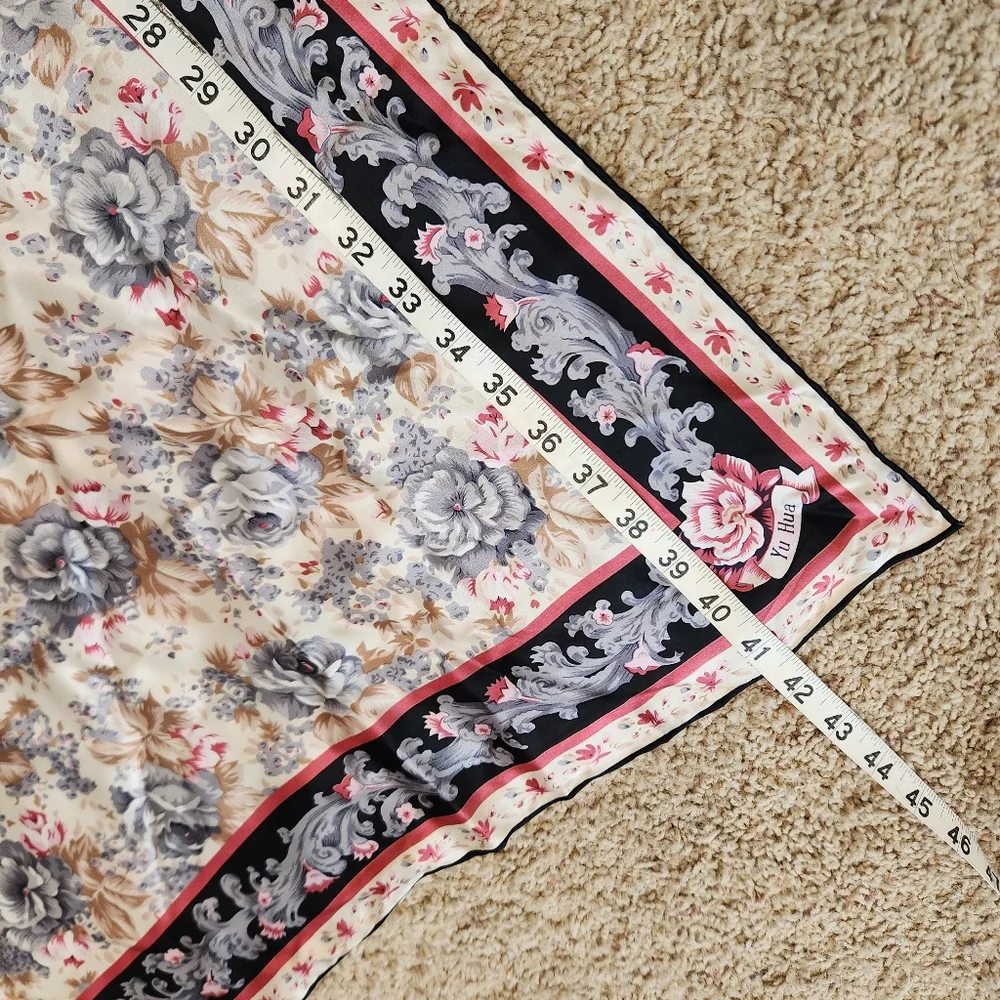 Yu‎ Hua 100% Silk Floral Scarf